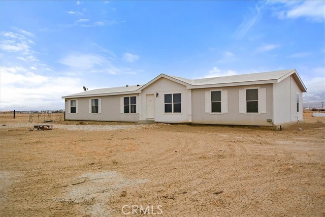 Detail Gallery Image 1 of 1 For 32477 Lake St, Lucerne Valley,  CA 92356 - 4 Beds | 2 Baths
