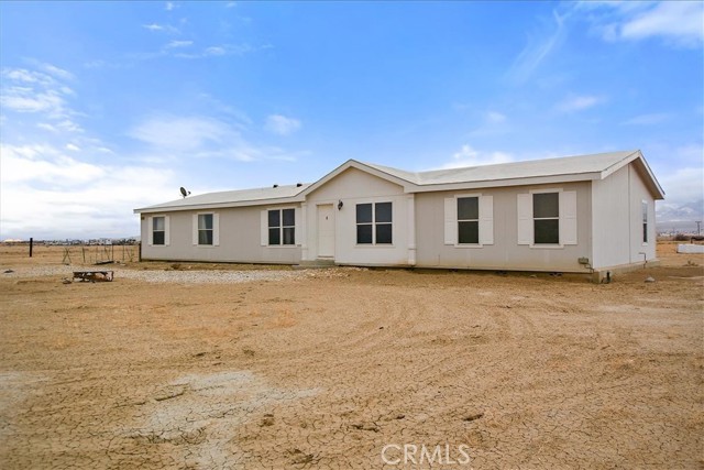 Detail Gallery Image 1 of 1 For 32477 Lake St, Lucerne Valley,  CA 92356 - 4 Beds | 2 Baths