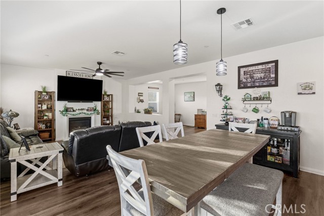 Detail Gallery Image 15 of 42 For 4013 Elderberry, Lake Elsinore,  CA 92530 - 5 Beds | 3 Baths