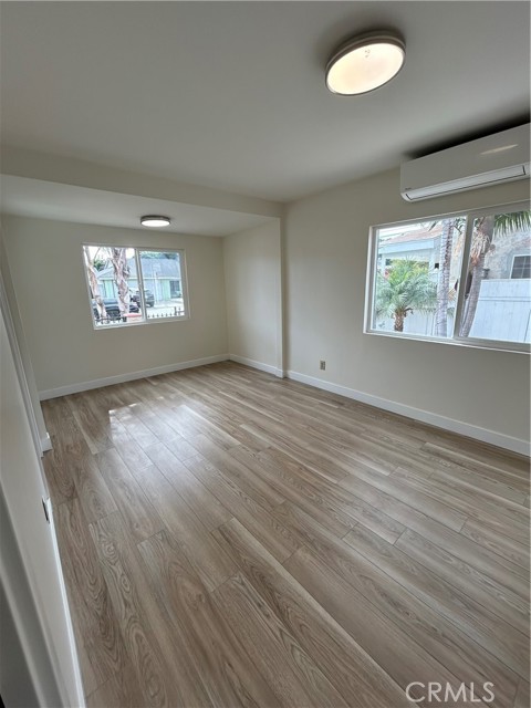 2033 W Burnett Street, Long Beach CA: https://media.crmls.org/medias/686531c4-adba-4eb1-b177-97e2fbd106b3.jpg