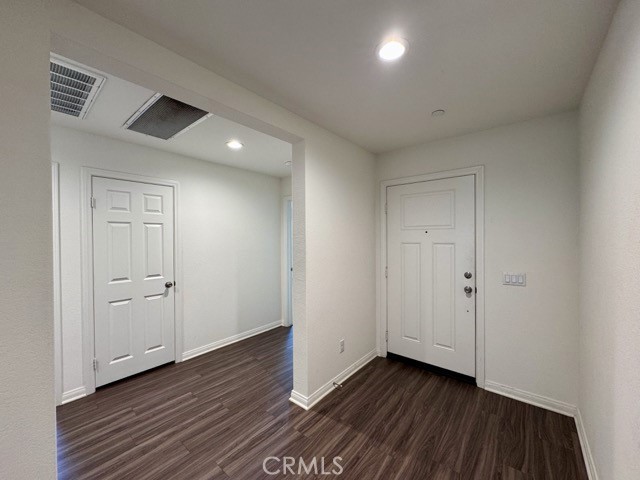 https://media.crmls.org/medias/6866877c-6a8b-47e9-82fd-8e2a05d94131.jpg?preset=X-Large