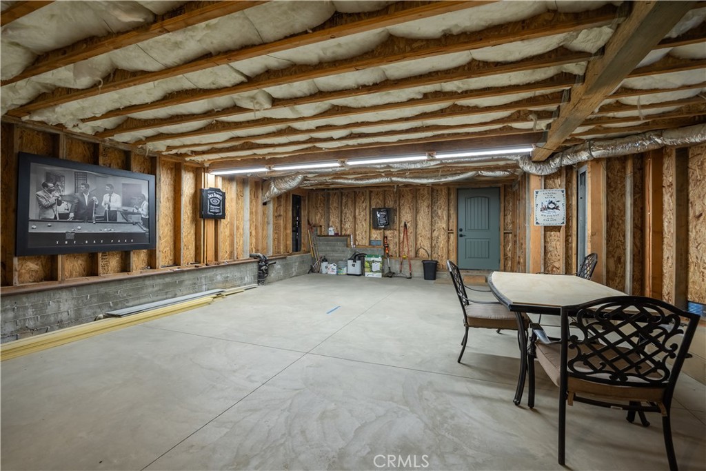 https://media.crmls.org/medias/686786d5-4557-4e82-831d-88d2d5745a80.jpg?preset=X-Large