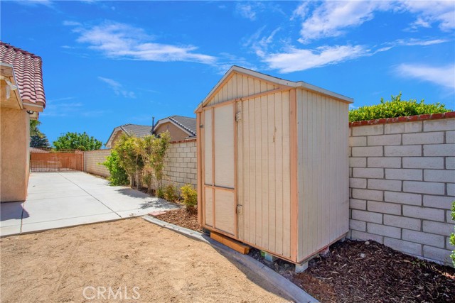 12450 Indian River Drive, Apple Valley CA: https://media.crmls.org/medias/68680a44-6851-457c-bb77-b281b4b66044.jpg