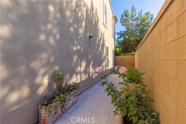115 Hollow Tree, Irvine CA: https://media.crmls.org/medias/6869a77e-5040-430b-ab2b-99e8b4d09674.jpg