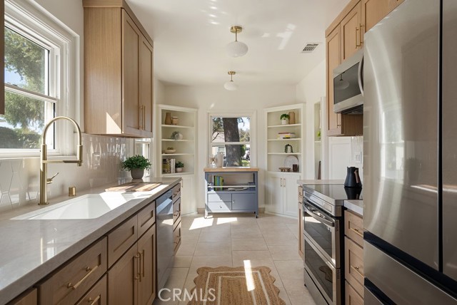 Detail Gallery Image 7 of 40 For 1107 N Towner, Santa Ana,  CA 92703 - 3 Beds | 2 Baths