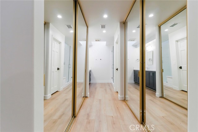 Detail Gallery Image 13 of 22 For 1 Malaga, Manhattan Beach,  CA 90266 - 2 Beds | 2 Baths