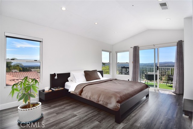 24574 Overland, West Hills CA: https://media.crmls.org/medias/686aa5bf-27d7-45ef-a41b-ac32f857eed6.jpg