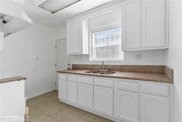 2227 E 112th Street, Los Angeles CA: https://media.crmls.org/medias/686b3ae5-e81e-47da-8355-2639f6accefe.jpg