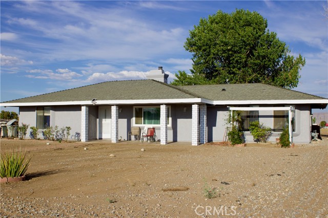 Detail Gallery Image 2 of 16 For 8011 Fuente, Oak Hills,  CA 92344 - 3 Beds | 2 Baths