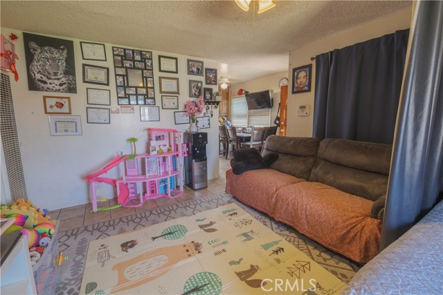 Detail Gallery Image 11 of 25 For 11126 Van Buren Ave, Los Angeles,  CA 90044 - 3 Beds | 2 Baths