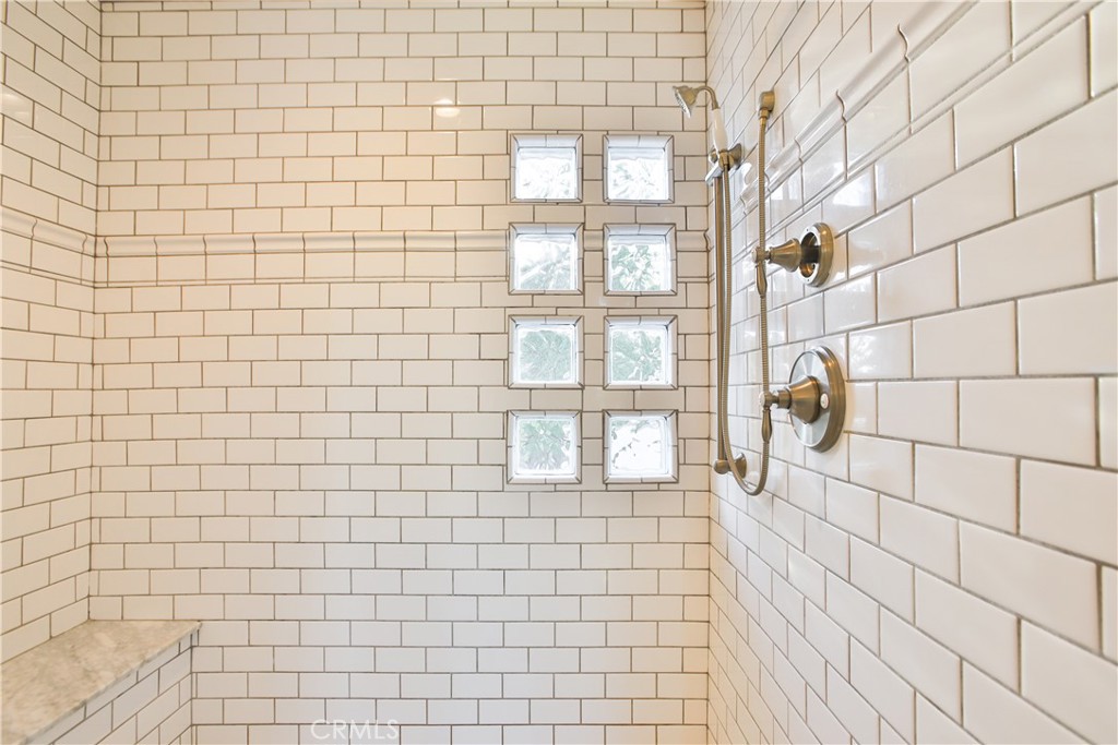 https://media.crmls.org/medias/686c2462-8e77-419f-8c25-9c063cfdfda9.jpg?preset=X-Large