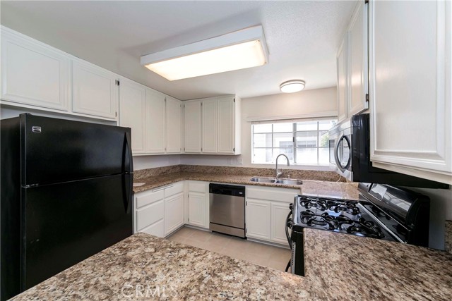 2800 Plaza Del Amo, Torrance CA: https://media.crmls.org/medias/686cad6b-b4f1-4b8a-aa37-49b36c8a5840.jpg