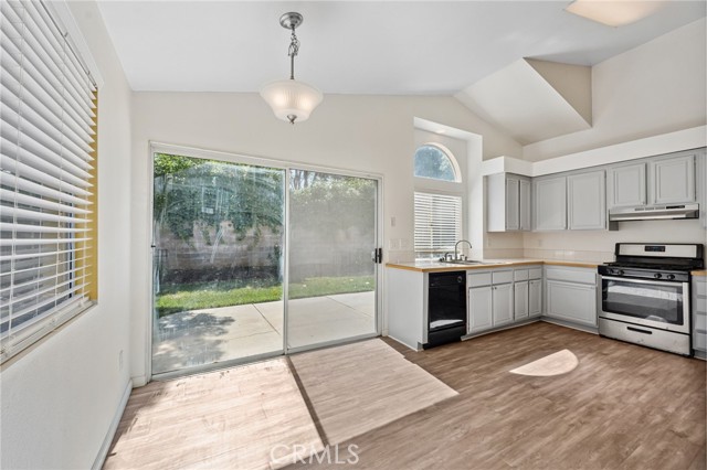 1422 Deborah Place, Beaumont CA: https://media.crmls.org/medias/686d14a1-18f9-4299-b263-d4f1e01aa0d1.jpg