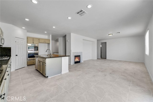 24821 Melrose Drive, Romoland CA: https://media.crmls.org/medias/686d5dd4-aa85-4a9d-aac2-08bb7b21c5e9.jpg
