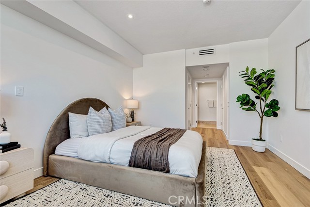 Detail Gallery Image 33 of 55 For 13600 Marina Pointe Dr #905,  Marina Del Rey,  CA 90292 - 2 Beds | 2/1 Baths