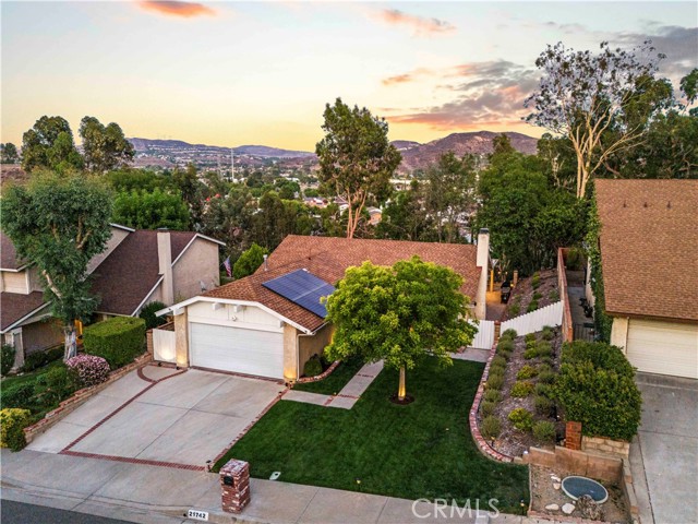 21742 Grovepark Drive, Saugus CA: https://media.crmls.org/medias/686f103a-00a3-403f-b83b-4d37c4690194.jpg