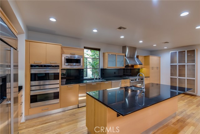 143 Union Jack Mall, Marina del Rey CA: https://media.crmls.org/medias/686f7911-9e5b-421e-9e9b-7d0013f7c9b1.jpg