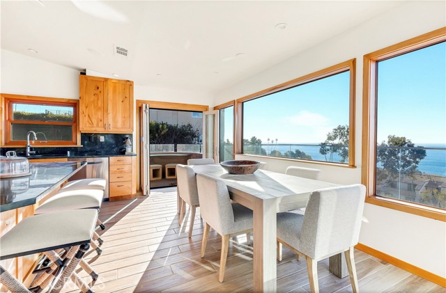 Detail Gallery Image 10 of 42 For 206 Grandview St, Laguna Beach,  CA 92651 - 3 Beds | 3 Baths