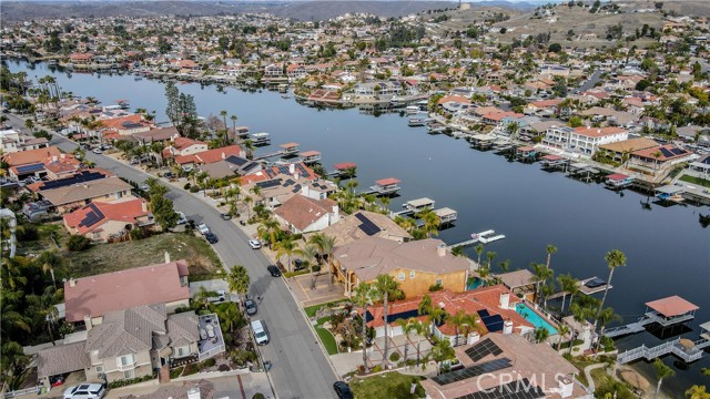 23180 Gray Fox Drive, Canyon Lake CA: https://media.crmls.org/medias/68718c7c-f322-4193-9372-c57075b297db.jpg