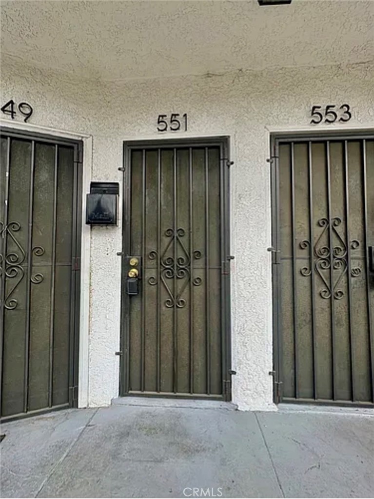 https://media.crmls.org/medias/68720d53-bffd-4185-827e-db369939e39b.jpg?preset=X-Large