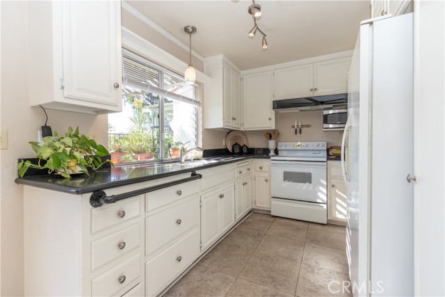 Detail Gallery Image 4 of 54 For 27882 via Silva, Mission Viejo,  CA 92692 - 2 Beds | 1/1 Baths