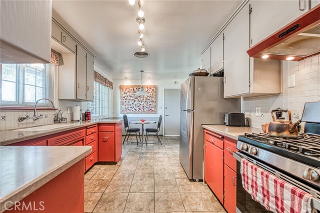 Detail Gallery Image 8 of 40 For 3421 N Callisch St, Fresno,  CA 93726 - 2 Beds | 1/1 Baths