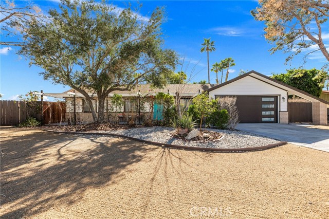2200 N Carillo Road, Palm Springs CA: https://media.crmls.org/medias/68739790-f7dd-4372-ba2f-60b3d59873ab.jpg