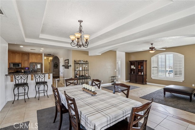 8294 Aster Road, Oak Hills CA: https://media.crmls.org/medias/6873dcb3-ef95-4d86-a599-c64f0d67ccf1.jpg