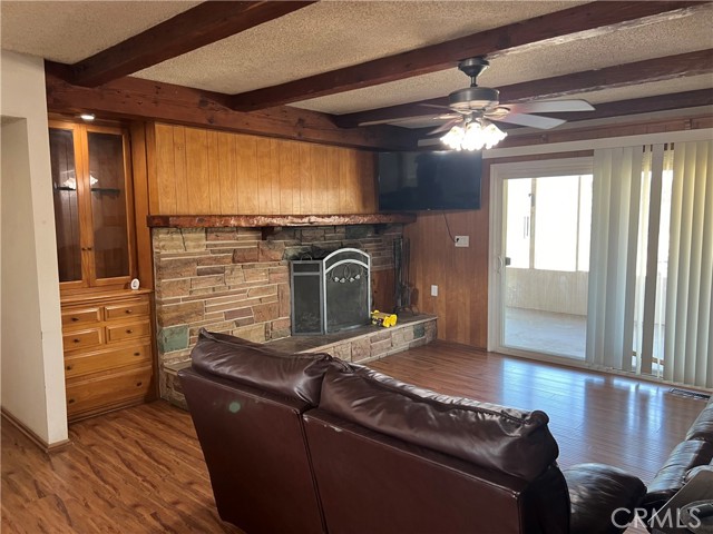28900 Reservoir Avenue, Nuevo CA: https://media.crmls.org/medias/6874bd4e-d15d-4ec7-b6c4-0ac1081752ee.jpg
