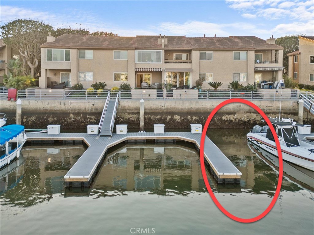 https://media.crmls.org/medias/68761197-bcd8-4ce2-b27d-3e55fda164c8.jpg?preset=X-Large