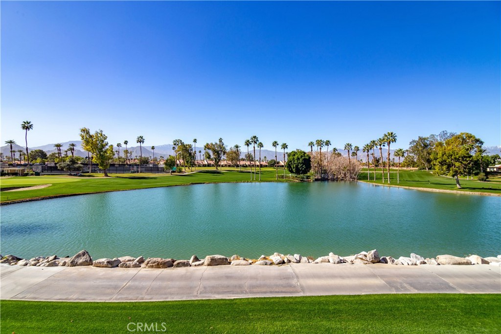 https://media.crmls.org/medias/6876e73f-32f7-4dba-bef8-43e152d47b42.jpg?preset=X-Large