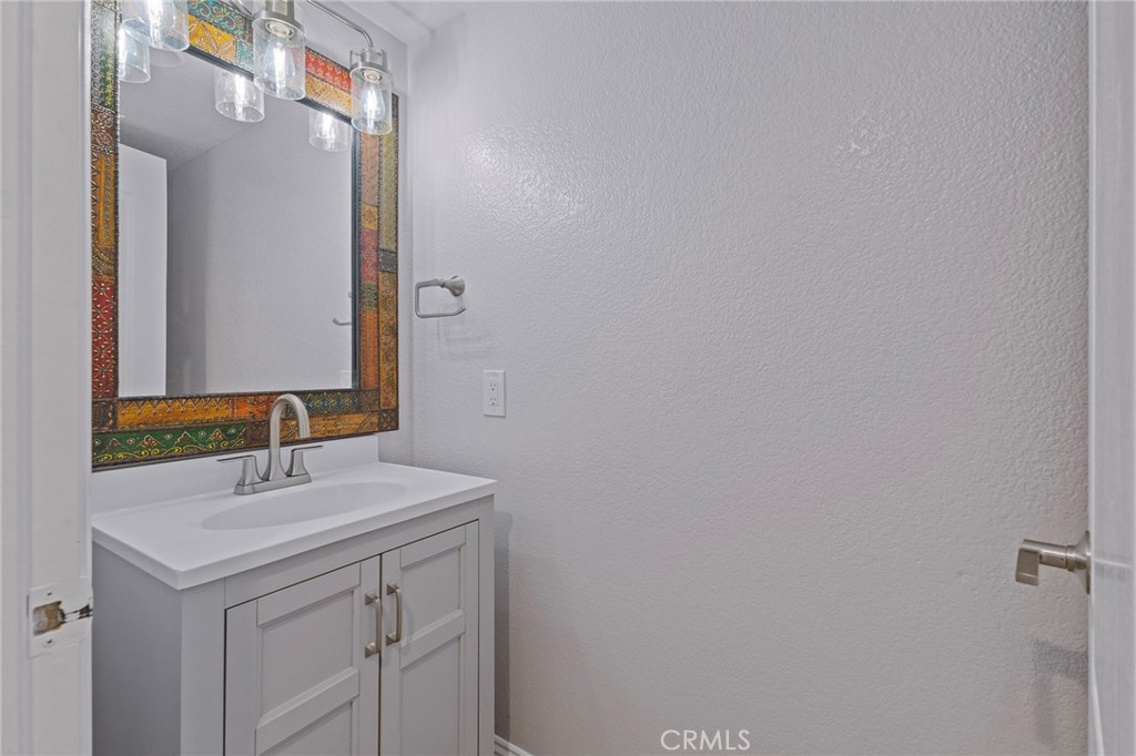 https://media.crmls.org/medias/68775e30-1233-4cb1-8101-e56b18c92d60.jpg?preset=X-Large