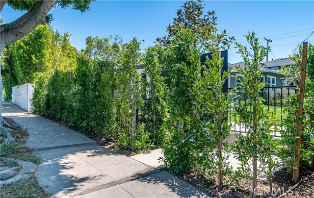 1022 Grant Street, Santa Monica CA: https://media.crmls.org/medias/687840a5-1878-4460-8def-7a019a73a809.jpg