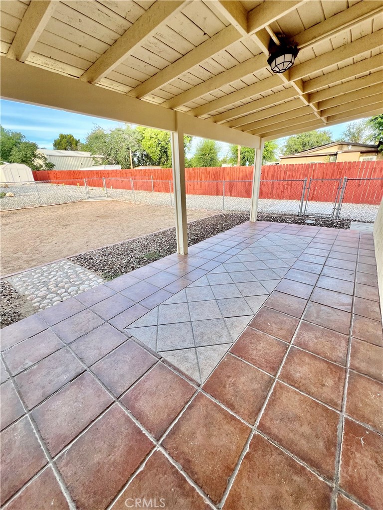 https://media.crmls.org/medias/6878434a-2e58-4b0a-a3e3-cf15bc2ee567.jpg?preset=X-Large