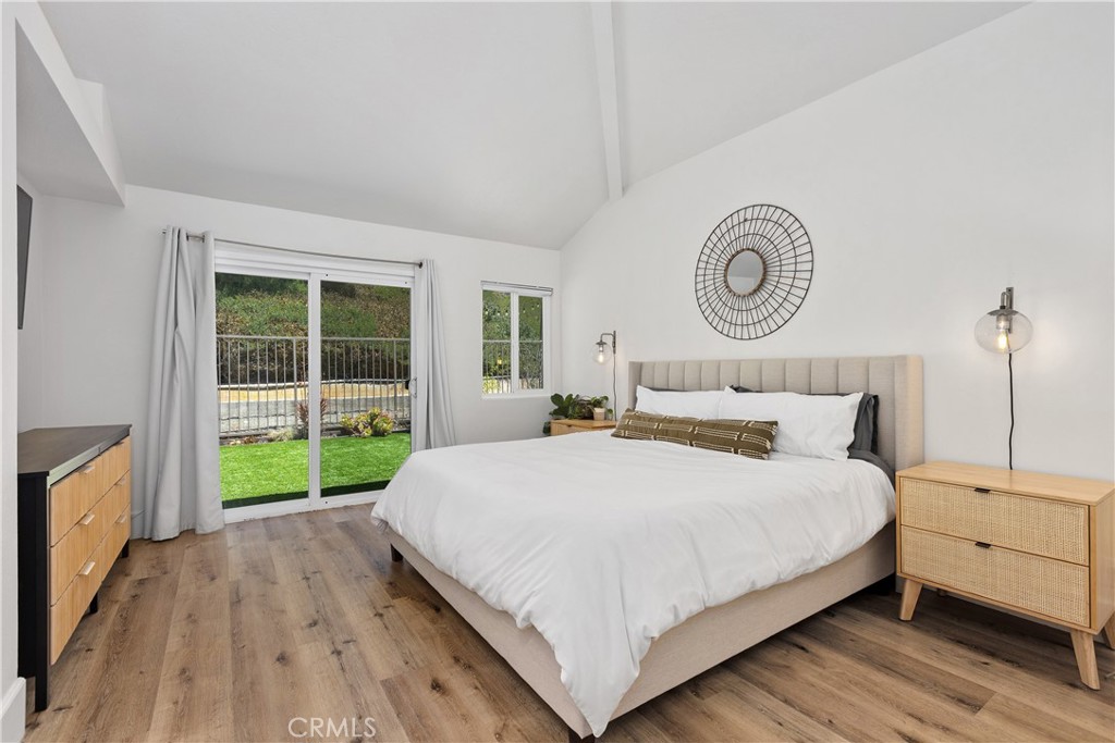 https://media.crmls.org/medias/68785adf-5f9c-491e-bd7c-ebb9dfee01af.jpg?preset=X-Large