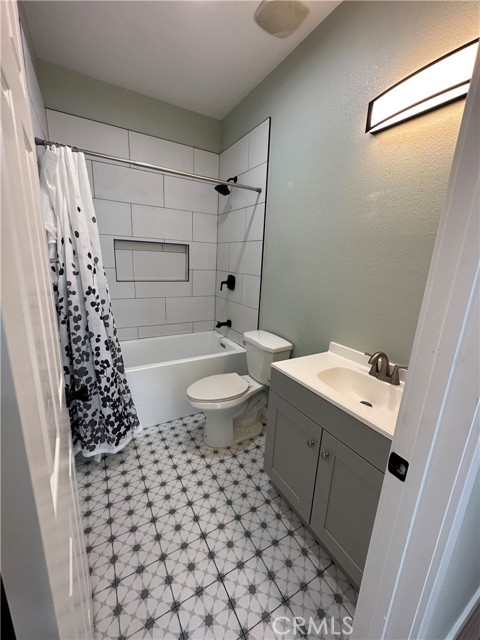 Detail Gallery Image 12 of 22 For 3921 Sungate Dr, Palmdale,  CA 93551 - 3 Beds | 2 Baths