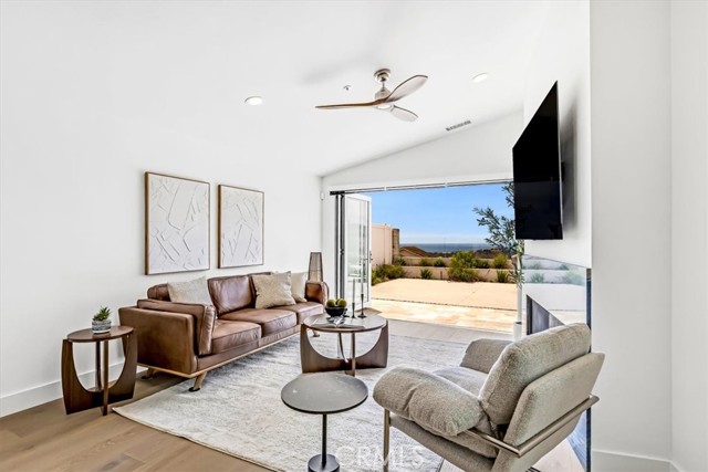 15 Segovia, San Clemente CA: https://media.crmls.org/medias/687a4ae8-f004-4be8-86be-3d85f4d60bb5.jpg