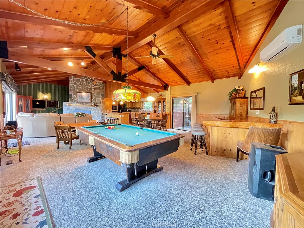 https://media.crmls.org/medias/687a9e7d-25cf-412d-a4cb-a665599b9065.jpg?preset=X-Large