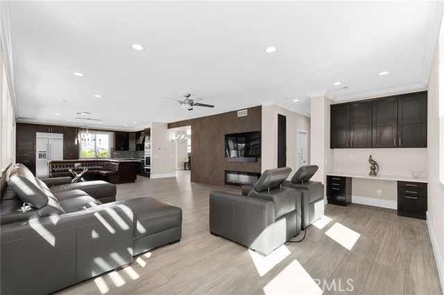 Detail Gallery Image 10 of 68 For 928 Trovita, Corona,  CA 92881 - 4 Beds | 3 Baths