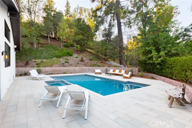 4885 Winnetka Avenue, Woodland Hills CA: https://media.crmls.org/medias/687b06d8-8ac8-4e16-9935-abfb6df4e0b0.jpg