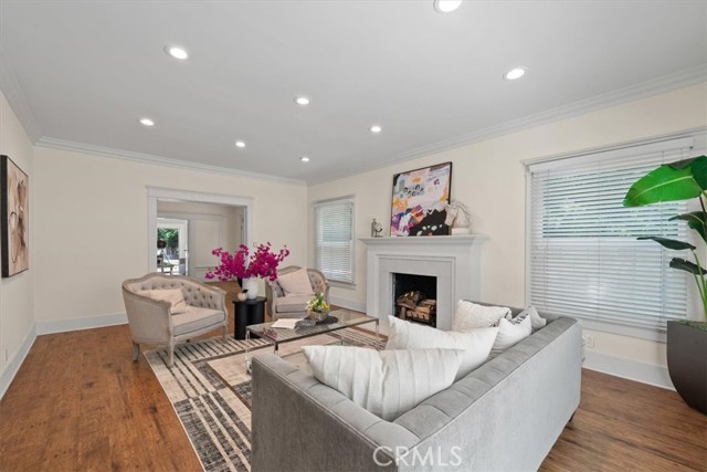 268 S Norton Avenue, Los Angeles CA: https://media.crmls.org/medias/687bdd50-2443-40e6-8ff7-a41e9207bd69.jpg