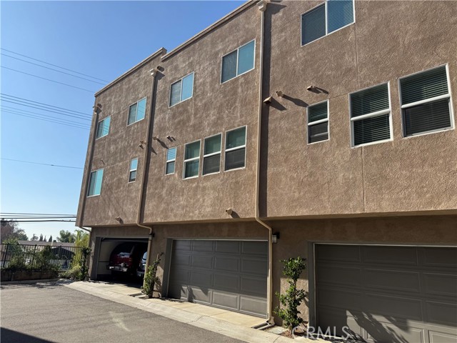 Detail Gallery Image 35 of 37 For 12745 Watt Ln #B,  Sylmar,  CA 91342 - 4 Beds | 3/1 Baths