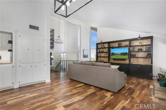 Image 9 of 41 For 25632 Adriana Street