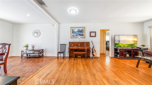 16053 Devonshire Street, Granada Hills CA: https://media.crmls.org/medias/687d6d43-e372-40cf-9edb-bf3979561dfd.jpg