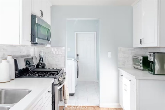 Detail Gallery Image 4 of 24 For 145 N Greenwood Ave, Pasadena,  CA 91107 - 4 Beds | 2/1 Baths