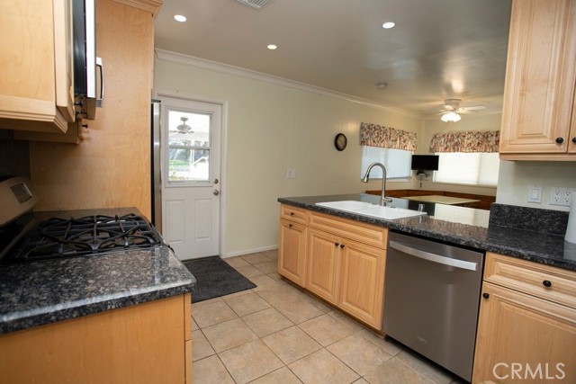 1019 W Milton Drive, Glendora CA: https://media.crmls.org/medias/687dd39f-e345-495c-93af-479406c449da.jpg