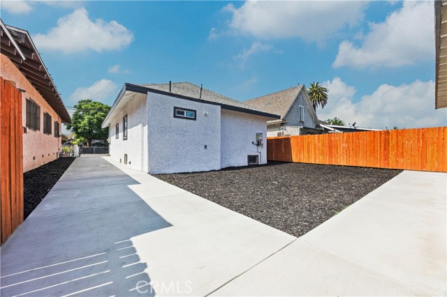 123 W 56th Street, Los Angeles CA: https://media.crmls.org/medias/687f1520-fcc1-4254-9c07-4214e215da5f.jpg
