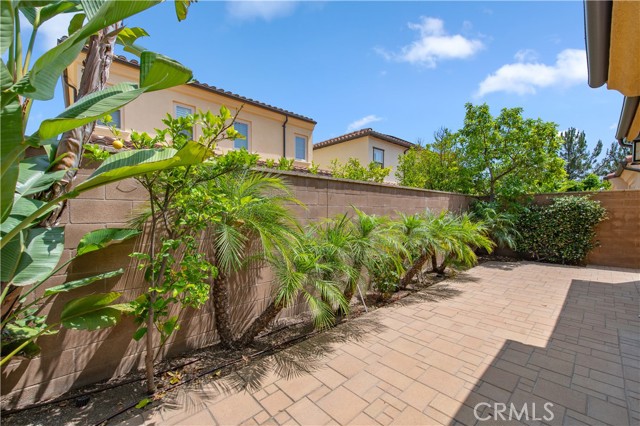 85 Birmingham, Irvine CA: https://media.crmls.org/medias/687f2402-dc93-4084-a07e-70bfe525e149.jpg