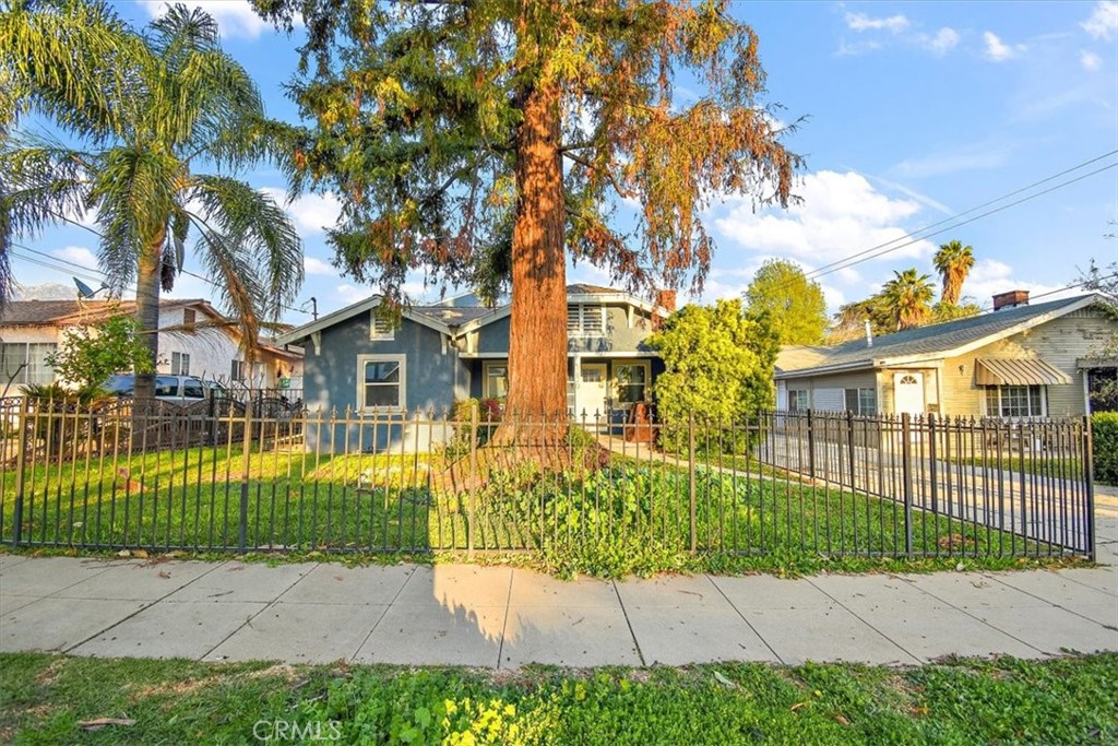 1870 Newport Avenue, Pasadena, CA 91103