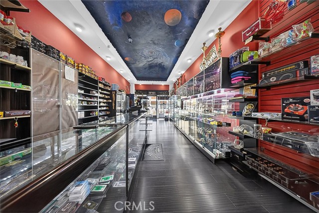 12816 Victory Boulevard, Valley Glen CA: https://media.crmls.org/medias/688083c5-28aa-475d-923b-f2fc132f28b3.jpg